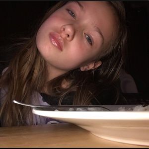 Meet your Posher, Kira